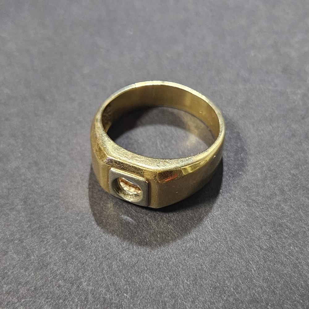 14k Gold Men's Ring - Missing Center Stone, Sold As Scrap